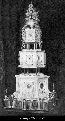 La torta nuziale ufficiale presentata da J. Lyons per il matrimonio della principessa Margaret con Antony Armstrong-Jones nel maggio 1960. Data: 1960 Foto Stock