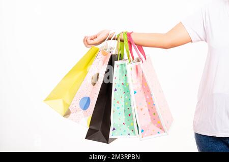 donne mano che tiene colorato borsa shopping multicolore molti pacchetti Foto Stock