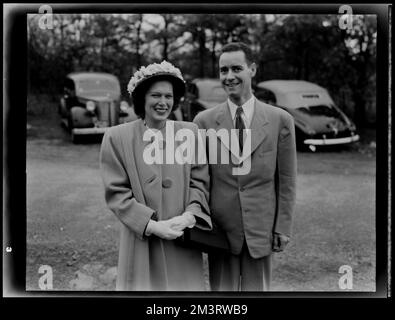 Matrimonio di Sally Roger - scatti candidi, matrimoni, assistenti di matrimonio. Samuel Chamberlain Fotografia negatives Collection Foto Stock