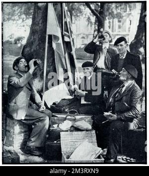 I riservisti francesi si gusteranno il pranzo a Londra, settembre 1939 Foto Stock