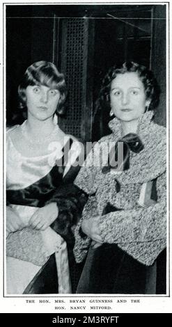 Diana e Nancy Mitford al Midnight Ballet Foto Stock