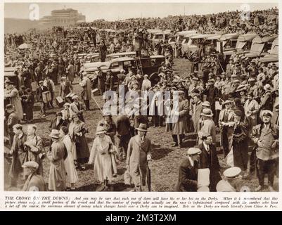 Una folla di Derby a Epsom, Surrey Foto Stock