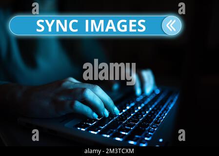 Testo che mostra le immagini di sincronizzazione inspiratoria. Panoramica aziendale rendere le foto identiche in tutti i dispositivi accessibili ovunque Foto Stock