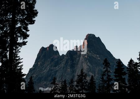 il washington pass si affaccia vicino all'entrata orientale del parco nazionale delle cascate settentrionali nel nord centrale di washington. Foto Stock