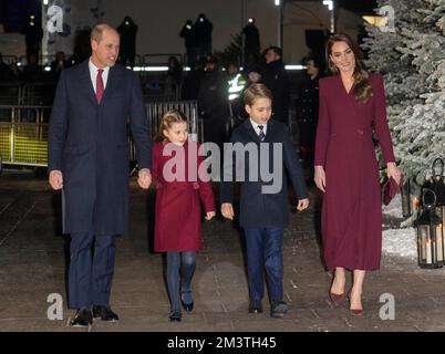 Londra, Regno Unito. 15 dicembre 2022. Principe Guglielmo, Principe di Galles, Principessa Charlotte di Galles e Principe Giorgio di Galles e Caterina, Principessa di Wal Foto Stock