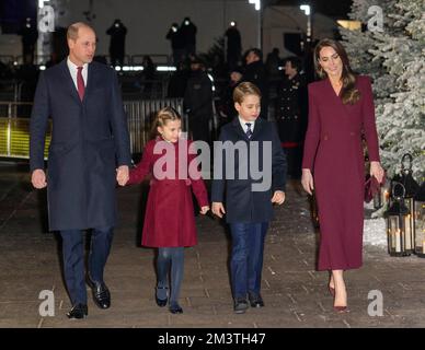 Londra, Regno Unito. 15 dicembre 2022. Principe Guglielmo, Principe di Galles, Principessa Charlotte di Galles e Principe Giorgio di Galles e Caterina, Principessa di Wal Foto Stock