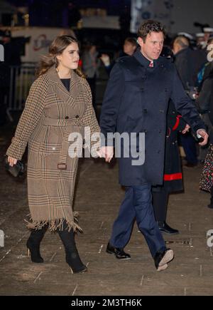 Londra, Regno Unito. 15 dicembre 2022. La principessa Eugenie e Jack Brooksbank assistono al servizio Carol 'Together at Christmas' all'Abbazia di Westminster. Credito: Foto Stock