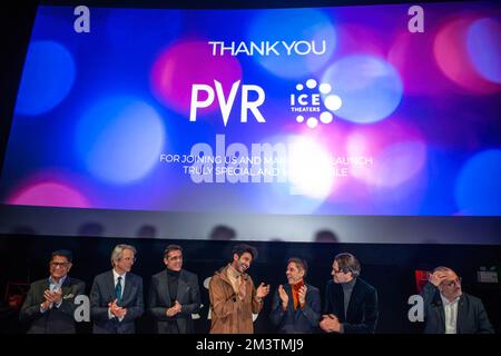 (L-R) Sriram Khattar, Amministratore Delegato, DLF Rental Business, Ambasciatore francese in India Emmanuel Lenain, Ajay Bijli, Presidente e Amministratore Delegato, kartik Aaryan, Kumar Bijli, Direttore Delegato congiunto, PVR Limited, Jocelyn Bouyssy, Amministratore delegato presso LE SALE DI GHIACCIO e Renaud Palliere, CEO, la Luxury Collection posa per le foto durante l'evento. PVR (Priya Village Roadshow Ltd) una catena di multiplex indiana Cinema lancia il primo e il primo film immersivo di fascia alta dell'India e dell'Asia Pacifico, 'ICE THEATER' al DLF Promenade Mall, Vasant Kunj a Nuova Delhi. Foto Stock