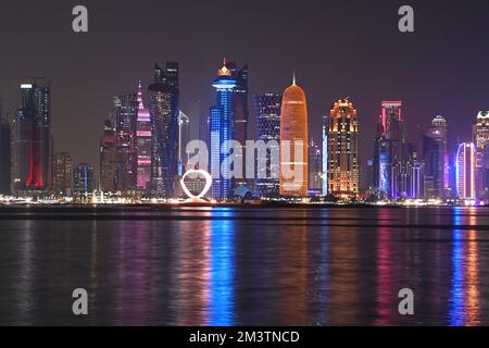 Impressioni da Doha/Qatar il 16 dicembre 2022. Skyline, grattacieli, West Bay, Corniche. Coppa del mondo di Calcio 2022 in Qatar dal 20,11. - Dalle 18.12.2022 alle Foto Stock