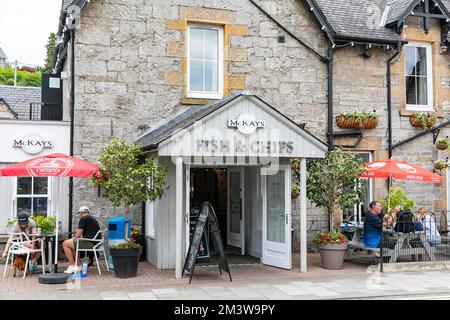 McKays Fish and Chips Shop nel centro di Pitlochry, Perthshire, Scozia, Regno Unito Foto Stock