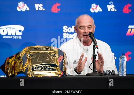 L'allenatore capo di Fresno state Bulldogs Jeff Tedford parla durante la conferenza stampa di Jimmy Kimmel LA Bowl Head Coaches, venerdì 16 dicembre 2022, a SoFi Foto Stock