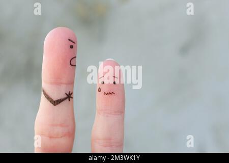 Dita arte di famiglia durante la disputa. Il concetto di padre scoldeva suo figlio, piangeva. Foto Stock