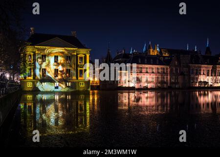 Mauritshuis museo d'arte a l'Aia, Paesi Bassi - proiezione video - ragazza con un orecchino perla Foto Stock