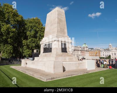 Il Guards Memorial, conosciuto anche come Guards Division War Memorial, Horse Guards Parade, Westminster, Londra, Regno Unito. Foto Stock