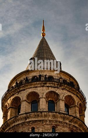 Istanbul, Turchia- 12.17.2022: Torre Galata, la torre Galata è un edificio storico nel quartiere Beyoğlu di Istanbul. E' un importante punto turistico. Foto Stock