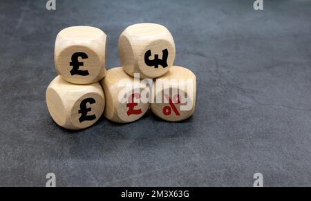 Pound Word scritto su cubi di legno Foto Stock