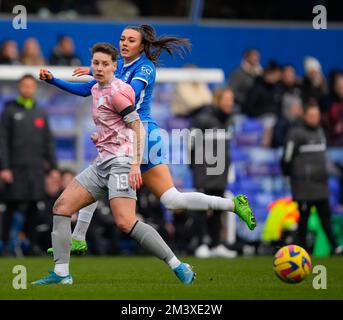 Birmingham, Regno Unito. 17th Dec, 2022. Birmingham, Inghilterra, 17th 2022 dicembre: Tara Bourne (12 Birmingham) passa la palla durante la partita di football della fa Womens Continental League Cup tra Birmingham City e London City Lionesses a St Andrews a Birmingham, Inghilterra. (James Whitehead/SPP) Credit: SPP Sport Press Photo. /Alamy Live News Foto Stock