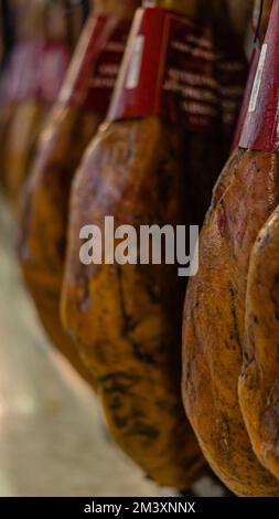 Affettare prosciutto iberic spagnolo jamon spagnolo e cibo tradizionale. Foto Stock