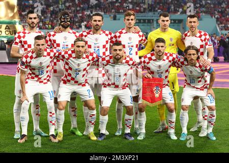 Doha, Qatar. 17th Dec, 2022. La Croazia posa per una foto di squadra durante la partita di semifinale della Coppa del mondo FIFA 2022 allo stadio al Bayt di al Khor, Qatar, il 14 dicembre 2022. Foto di Chris Brunskill/UPI Credit: UPI/Alamy Live News Foto Stock