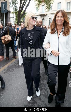 MILANO, ITALIA - 25 SETTEMBRE 2022: Cate Blanchett prima della sfilata Giorgio Armani, Milano Fashion Week Street Style Foto Stock