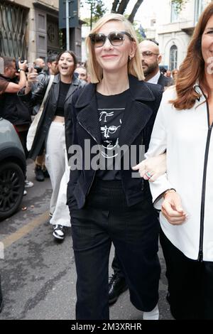 MILANO, ITALIA - 25 SETTEMBRE 2022: Cate Blanchett prima della sfilata Giorgio Armani, Milano Fashion Week Street Style Foto Stock