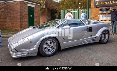 1988 Lamborghini Countach 25th Anniversary Edition ‘F571 PYP’ in mostra allo Scramble di Ottobre tenutosi al Bicester Heritage Centre Foto Stock