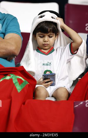 AR-Rayyan, Qatar. 17th Dec, 2022. AR-RAYYAN - sostenitori del Marocco durante la Coppa del mondo FIFA Qatar 2022 Play-off terzo posto match tra Croazia e Marocco allo stadio internazionale Khalifa il 17 dicembre 2022 ad Ar-Rayyan, Qatar. AP | Dutch Height | MAURICE OF STONE Credit: ANP/Alamy Live News Foto Stock