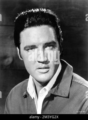 ELVIS PRESLEY Portrait in qualità di campione di rodeo indiano americano Joe Lightcloud in STAY AWAY, il regista DI JOE 1968 PETER TEWKSBURY romanzo Dan Cushman produttore Douglas Laurence Metro Goldwyn Mayer (MGM) Foto Stock