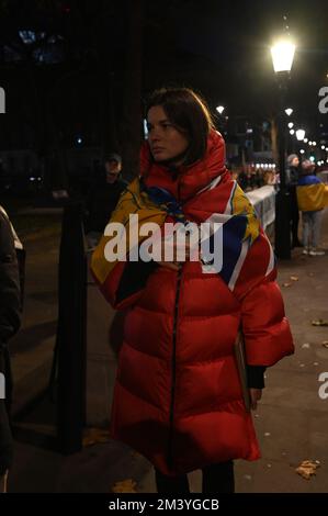 Londra, Regno Unito. 17th dicembre 2022. Protesta Ucraina - Stop Ecocide Ucraina decine di migliaia di persone e animali uccidono dopo l'invasione russa dell'Ucraina nel 17th dicembre 2022,. I manifestanti ucraini grida per più armi "armare l'Ucraina come hai promesso" sono coraggiosi difenderanno il loro paese, non c'è bisogno che gli Stati Uniti/Regno Unito/NATO combatteranno per noi. Ti basterà armarci come ti prometti fuori da Downing Street. Credit: Vedi li/Picture Capital/Alamy Live News Foto Stock