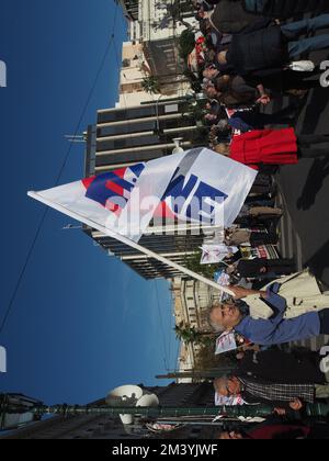 Atene, Grecia. 17th Dec, 2022. Protesta ad Atene contro l'inflazione e il nuovo bilancio del governo. (Foto di George Panagakis/Pacific Press) Credit: Pacific Press Media Production Corp./Alamy Live News Foto Stock