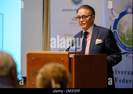 Afsar Rathor parla alla Conferenza "libertà religiosa - il diritto umano sotto attacco" a Bratislava, Slovacchia. 2022/12/09. Foto Stock