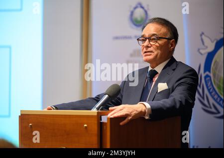 Afsar Rathor parla alla Conferenza "libertà religiosa - il diritto umano sotto attacco" a Bratislava, Slovacchia. 2022/12/09. Foto Stock