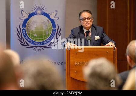 Afsar Rathor parla alla Conferenza "libertà religiosa - il diritto umano sotto attacco" a Bratislava, Slovacchia. 2022/12/09. Foto Stock