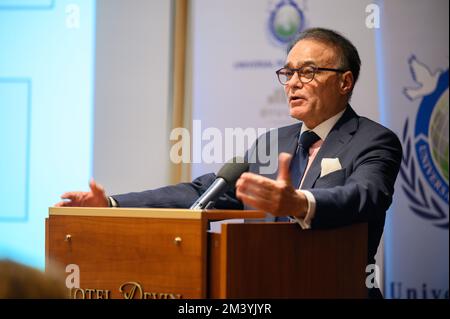 Afsar Rathor parla alla Conferenza "libertà religiosa - il diritto umano sotto attacco" a Bratislava, Slovacchia. 2022/12/09. Foto Stock