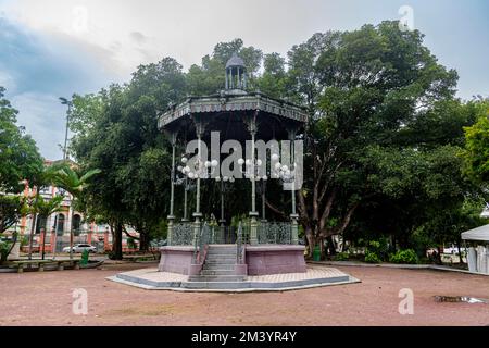 Piccolo parco prima del palazzo Provinciale, Manaus, Stato Amazonas, Brasile Foto Stock