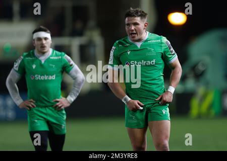 Newcastle, Regno Unito. 17th Dec, 2022. Josh Barton di Newcastle Falcons incoraggia la sua carriera durante la partita europea di Rugby Challenge Cup tra Newcastle Falcons e Cardiff Blues a Kingston Park, Newcastle, sabato 17th dicembre 2022. (Credit: Chris Lishman | NOTIZIE MI) Credit: NOTIZIE MI & Sport /Alamy Live News Foto Stock