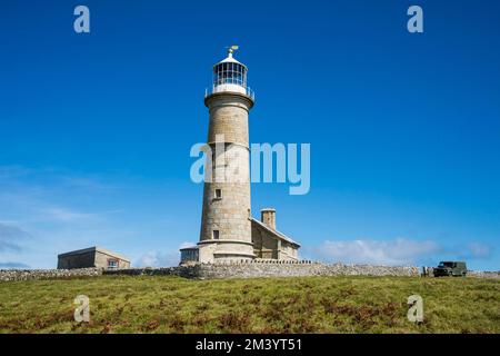 Faro sull'isola di Lundy, canale di Bristol, Devon, Inghilterra, Regno Unito Foto Stock