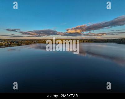 Vista aerea del lago Lygnern vicino a Satila, Svezia Foto Stock