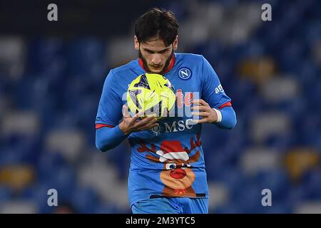 NAPOLI, ITALIA - DICEMBRE 17: Khvicha Kvaratskhelia in azione durante l'amichevole incontro tra SSC Napoli e Villareal CF allo Stadio Diego Armando Maradona, Napoli, Italia il 17 Dicembre 2022. Foto di Nicola Ianuale. Credit: Nicola Ianuale/Alamy Live News Foto Stock