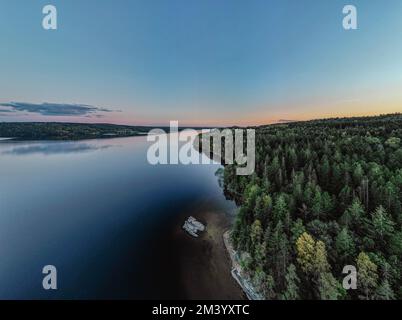 Vista aerea del lago Lygnern vicino a Satila, Svezia Foto Stock