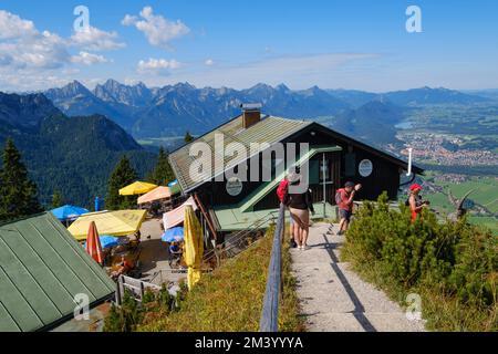 Berggaststätte am Tegelberg, Füssen, Alpi Allgäu, Allgäu, Baviera, Germania, Europa Foto Stock