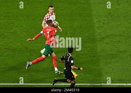 Doha, Qatar. 18th Dec, 2022. Hakim Ziyech del Marocco durante la partita Croazia contro Marocco della Coppa del mondo FIFA Qatar 2022 al Khalifa International Stadium a Doha, Qatar il 17 dicembre 2022. Foto di Laurent Zabulon/ABACAPRESS.COM Credit: Abaca Press/Alamy Live News Foto Stock