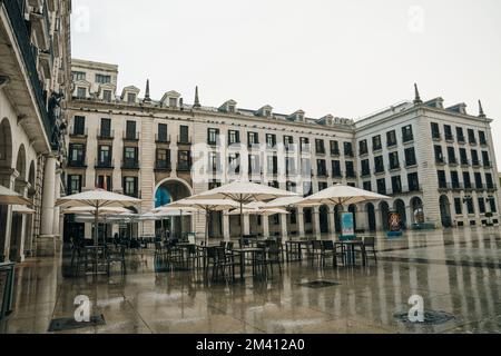 Plaza de Pedro Velarde a Santander, Spagna - dic 2022. Foto di alta qualità Foto Stock