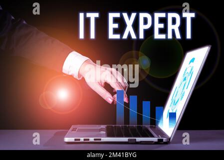 Didascalia di testo che presenta l'esperto IT. Persona di concetto di affari con un alto livello di conoscenza nella tecnologia dell'informazione Foto Stock