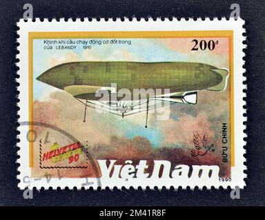 Francobollo annullato stampato dal Vietnam, che mostra Lebaudy Gulliot Airship (1910), International Philatelic Exhibition Helvetia'90 (Zeppelins), ci Foto Stock