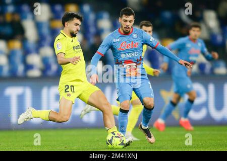 Durante la partita di calcio amichevole tra SSC Napoli e Villareal allo stadio Diego Armando Maradona di Napoli, nel sud Italia, il 17 dicembre 2022. Foto Stock