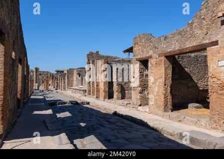 Via dell’abbondanza a Pompei, antica città romana di Pompei, Campania, Italia Foto Stock