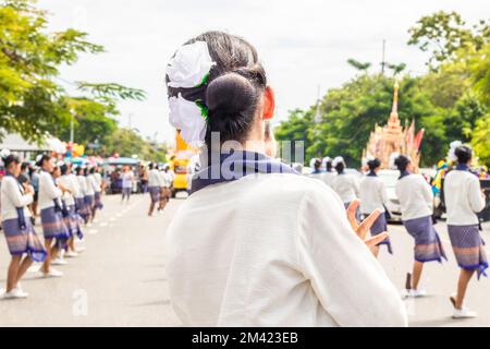 Atmosfera danzante nel festival annuale della sfilata arancione o Chak Phra Festival che ha avuto luogo nel sud della Thailandia in autunno, è una bella decorazione Foto Stock