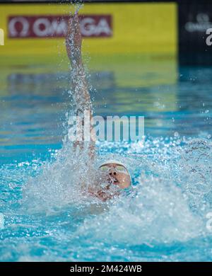 Melbourne, Australia. 18th Dec, 2022. Peng Xuwei della Cina compete durante la finale femminile di 200m colpi al FINA World Swimming Championships 16th (25m) 2022, a Melbourne, Australia, il 18 dicembre 2022. Credit: HU Jingchen/Xinhua/Alamy Live News Foto Stock