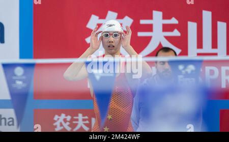 Melbourne, Australia. 18th Dec, 2022. Peng Xuwei della Cina si fa un gesto prima della finale di 200m colpi di ritorno delle donne ai Mondiali di nuoto 16th (25m) 2022 di Melbourne, Australia, il 18 dicembre 2022. Credit: HU Jingchen/Xinhua/Alamy Live News Foto Stock